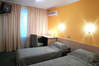 Отель 7 Дней Каменец-Подольский Каменец-Подольский Стандартный двухместный номер с 1 кроватью или 2 отдельными кроватями-2