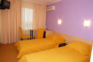 Отель 7 Дней Каменец-Подольский Каменец-Подольский Двухместный номер с 1 кроватью или 2 отдельными кроватями-1